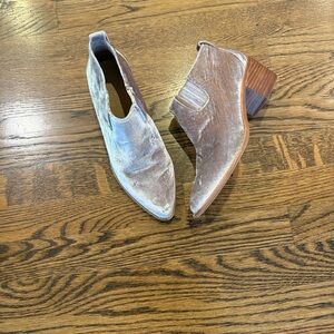 Madewell NWOT the Grayson velvet bootie, 7, silvery shimmer, boho, minimal